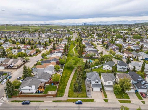 306 Coventry Road Ne, Calgary, AB - Outdoor With View