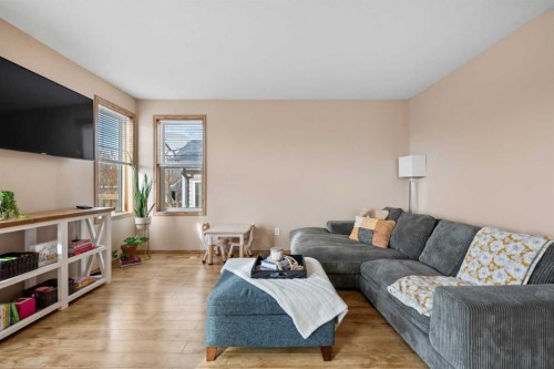 306 Coventry Road Ne, Calgary, AB - Indoor Photo Showing Living Room