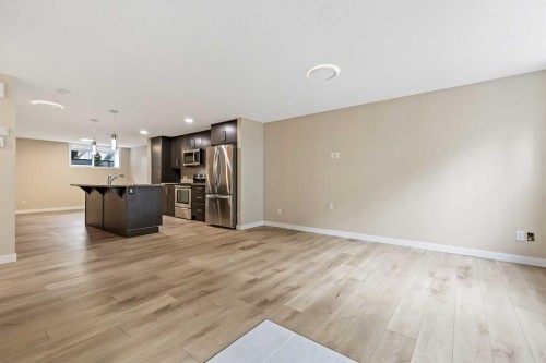 147 Mckenzie Towne Close Se, Calgary, AB - Indoor Photo Showing Kitchen
