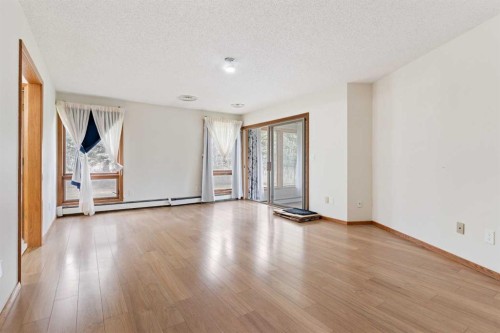 1008 Shawnee Drive Sw, Calgary, AB - Indoor Photo Showing Other Room