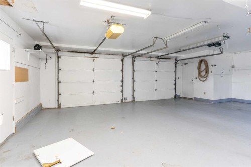 1008 Shawnee Drive Sw, Calgary, AB - Indoor Photo Showing Garage