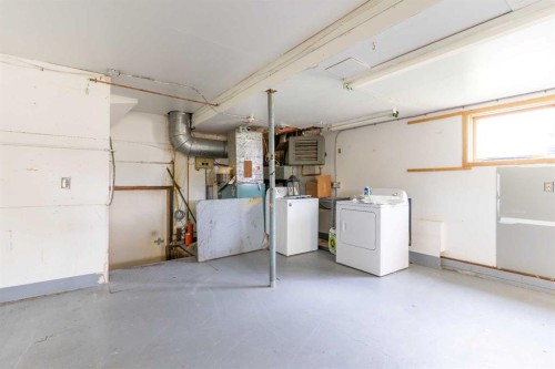 1008 Shawnee Drive Sw, Calgary, AB - Indoor Photo Showing Laundry Room
