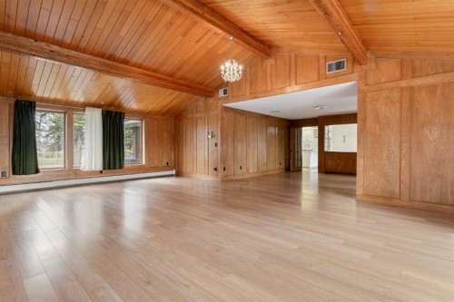 1008 Shawnee Drive Sw, Calgary, AB - Indoor Photo Showing Other Room