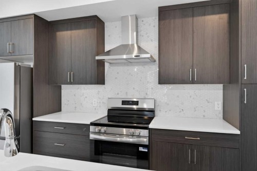 140-2231 81St Street Sw, Calgary, AB - Indoor Photo Showing Kitchen