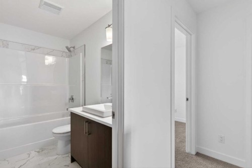 140-2231 81St Street Sw, Calgary, AB - Indoor Photo Showing Bathroom