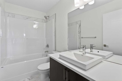 140-2231 81St Street Sw, Calgary, AB - Indoor Photo Showing Bathroom