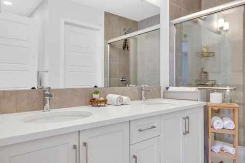 153 Edith Way Nw, Calgary, AB - Indoor Photo Showing Bathroom