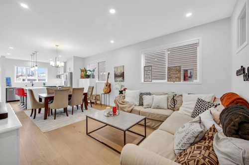 153 Edith Way Nw, Calgary, AB - Indoor Photo Showing Living Room