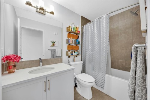 153 Edith Way Nw, Calgary, AB - Indoor Photo Showing Bathroom