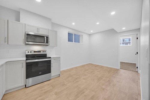 153 Edith Way Nw, Calgary, AB - Indoor Photo Showing Kitchen