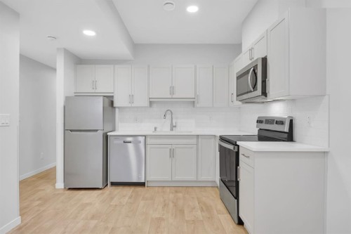 153 Edith Way Nw, Calgary, AB - Indoor Photo Showing Kitchen