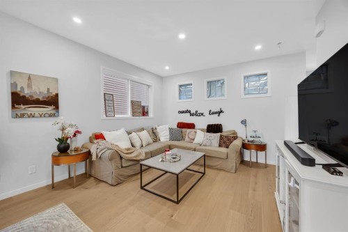 153 Edith Way Nw, Calgary, AB - Indoor Photo Showing Living Room