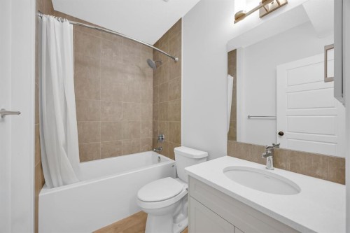 153 Edith Way Nw, Calgary, AB - Indoor Photo Showing Bathroom