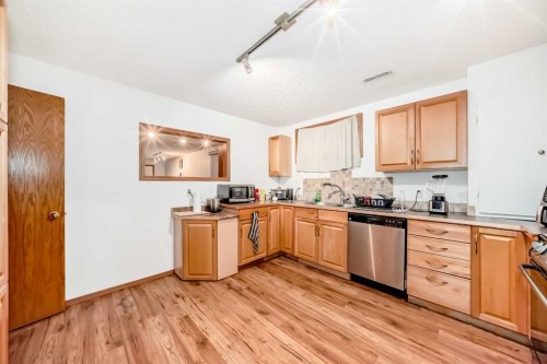 173 Citadel Hills Circle Nw, Calgary, AB - Indoor Photo Showing Kitchen