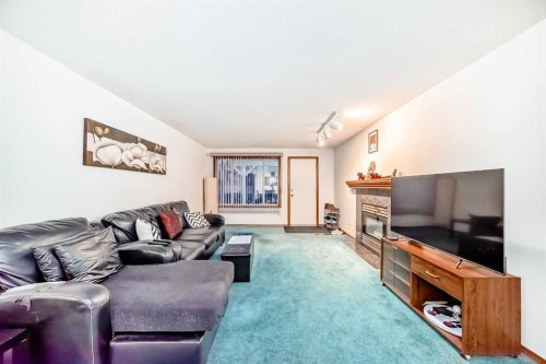 173 Citadel Hills Circle Nw, Calgary, AB - Indoor Photo Showing Living Room