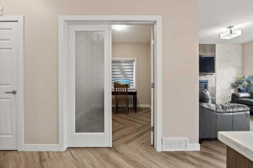 320 Nolancrest Circle Nw, Calgary, AB - Indoor Photo Showing Other Room
