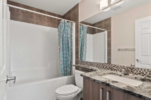 320 Nolancrest Circle Nw, Calgary, AB - Indoor Photo Showing Bathroom