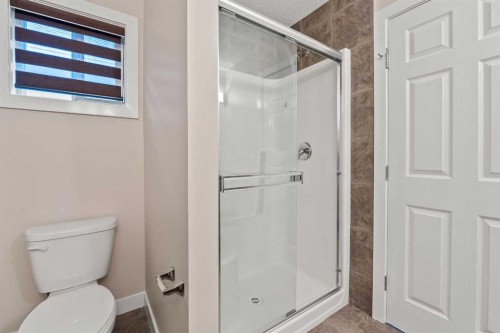 320 Nolancrest Circle Nw, Calgary, AB - Indoor Photo Showing Bathroom