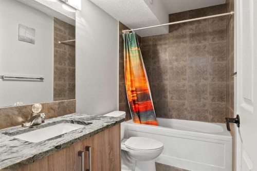 320 Nolancrest Circle Nw, Calgary, AB - Indoor Photo Showing Bathroom