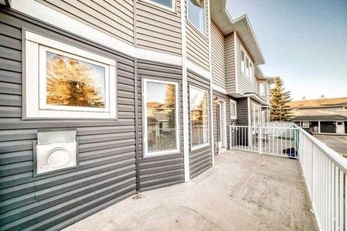 677 Regal Park Ne, Calgary, AB - Outdoor