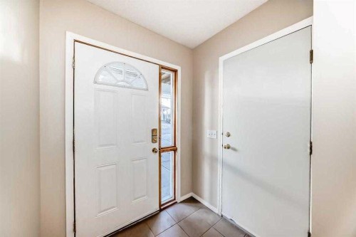 677 Regal Park Ne, Calgary, AB - Indoor Photo Showing Other Room