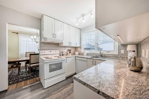 9936 Warren Road Se, Calgary, AB - Indoor Photo Showing Kitchen