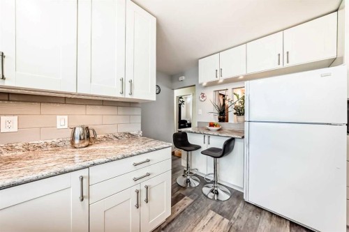 9936 Warren Road Se, Calgary, AB - Indoor Photo Showing Kitchen