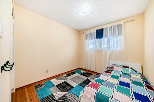 9936 Warren Road Se, Calgary, AB - Indoor Photo Showing Bedroom