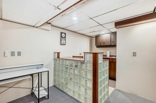 9936 Warren Road Se, Calgary, AB - Indoor Photo Showing Other Room