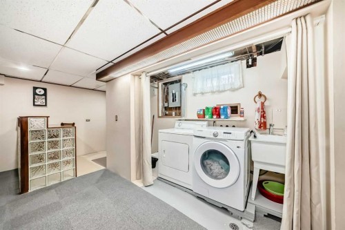 9936 Warren Road Se, Calgary, AB - Indoor Photo Showing Laundry Room