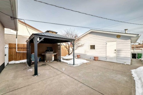 9936 Warren Road Se, Calgary, AB - Outdoor With Exterior