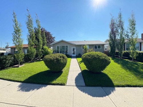 9936 Warren Road Se, Calgary, AB - Outdoor With Facade