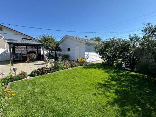 9936 Warren Road Se, Calgary, AB - Outdoor