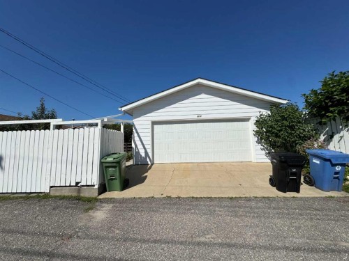 9936 Warren Road Se, Calgary, AB - Outdoor With Exterior