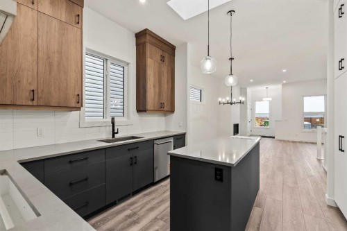 19832 44 Street Se, Calgary, AB - Indoor Photo Showing Kitchen With Upgraded Kitchen