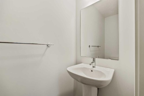 19832 44 Street Se, Calgary, AB - Indoor Photo Showing Bathroom