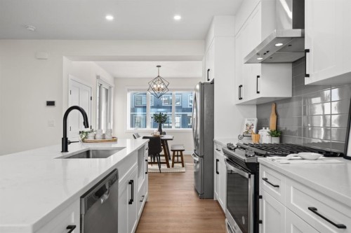 104 Crestridge Common Sw, Calgary, AB - Indoor Photo Showing Kitchen With Upgraded Kitchen