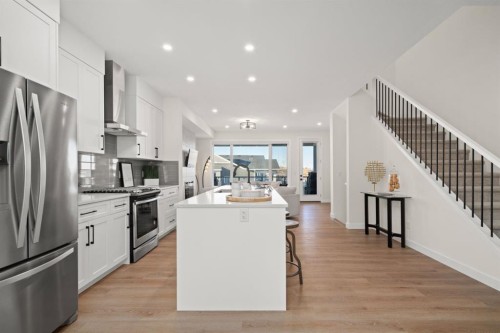 104 Crestridge Common Sw, Calgary, AB - Indoor Photo Showing Kitchen