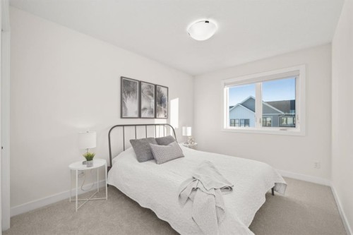 104 Crestridge Common Sw, Calgary, AB - Indoor Photo Showing Bedroom