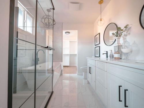 1349 Lake Sylvan Drive Se, Calgary, AB - Indoor Photo Showing Bathroom