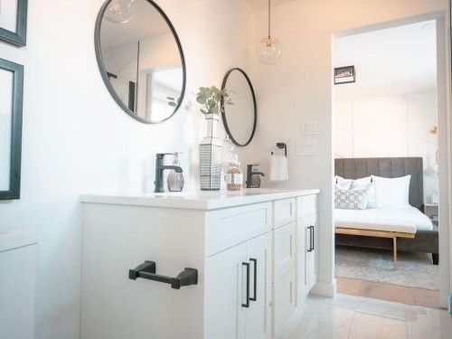 1349 Lake Sylvan Drive Se, Calgary, AB - Indoor Photo Showing Bathroom