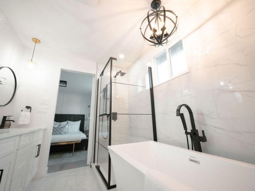 1349 Lake Sylvan Drive Se, Calgary, AB - Indoor Photo Showing Bathroom