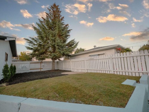 1349 Lake Sylvan Drive Se, Calgary, AB - Outdoor