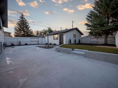 1349 Lake Sylvan Drive Se, Calgary, AB - Outdoor