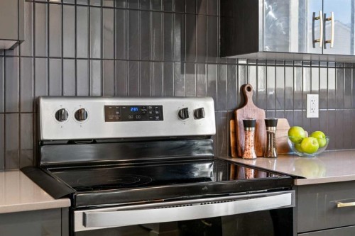 218 Edith Road Nw, Calgary, AB - Indoor Photo Showing Kitchen