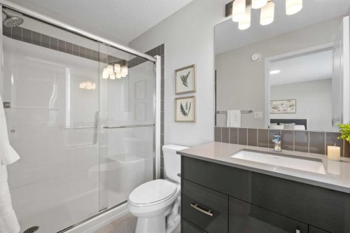 218 Edith Road Nw, Calgary, AB - Indoor Photo Showing Bathroom