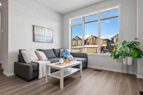 218 Edith Road Nw, Calgary, AB - Indoor Photo Showing Living Room