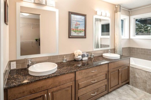 767 Shawnee Drive Sw, Calgary, AB - Indoor Photo Showing Bathroom