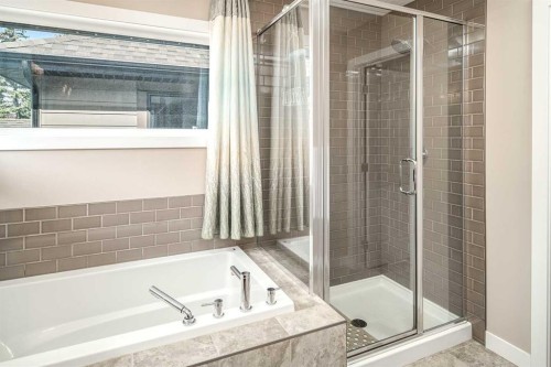 767 Shawnee Drive Sw, Calgary, AB - Indoor Photo Showing Bathroom