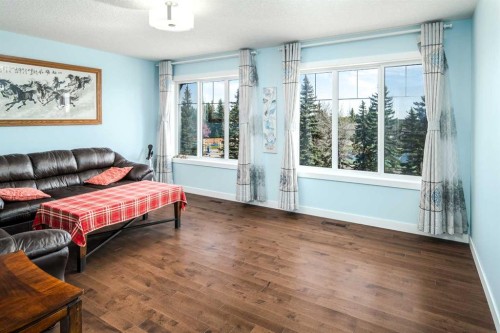 767 Shawnee Drive Sw, Calgary, AB - Indoor Photo Showing Living Room